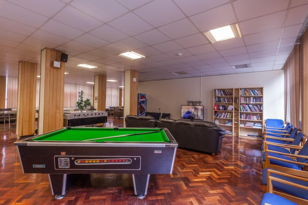 LSE Carr-Saunders Hall - Campus Accommodation Billiards