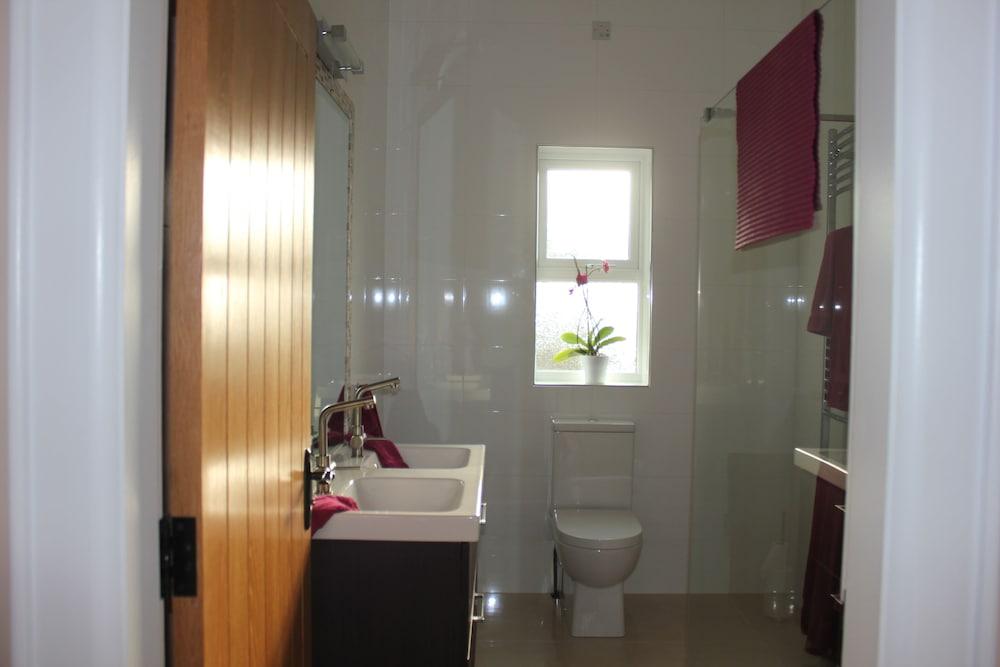 Leaghan Self Catering Bathroom