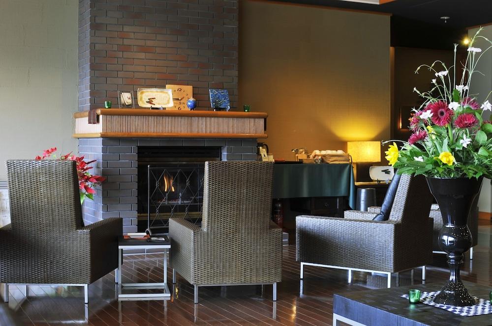 Rakuyu Lobby Sitting Area