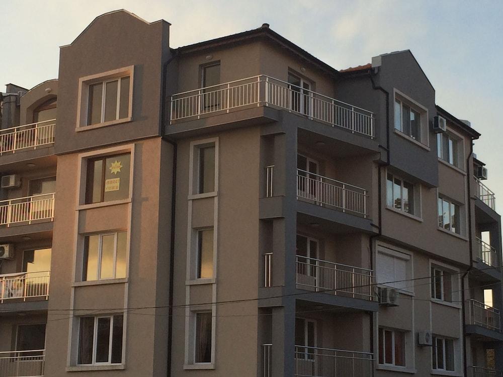 بالاس ديلوكس هوتل