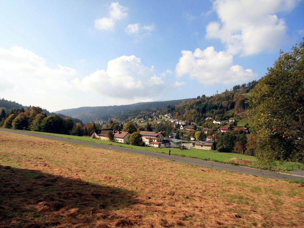 أبارتمنت إن وارمينستايناخ وذ برايفت تيراس آند جاردن المنطقة الخارجية