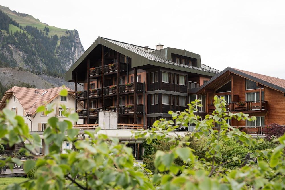 Hotel Blümlisalp Exterior