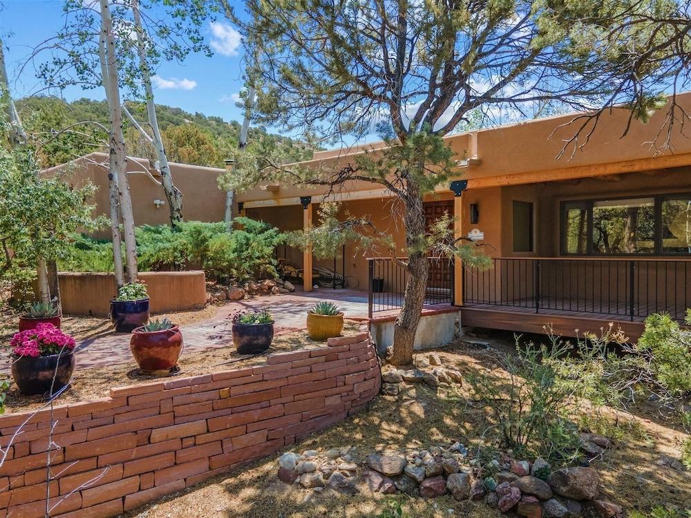 Casa Ladera - Enchanting Home, Nestled in Foothills With Spectacular Views Property Grounds