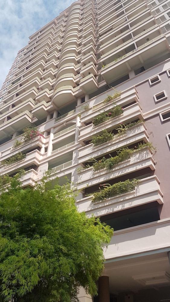 بالكوني هيجاو آت كاسا موتيارا كي إل المنطقة الخارجية