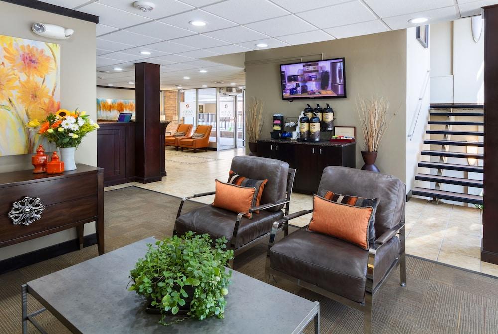 Aspen Select Lobby Sitting Area