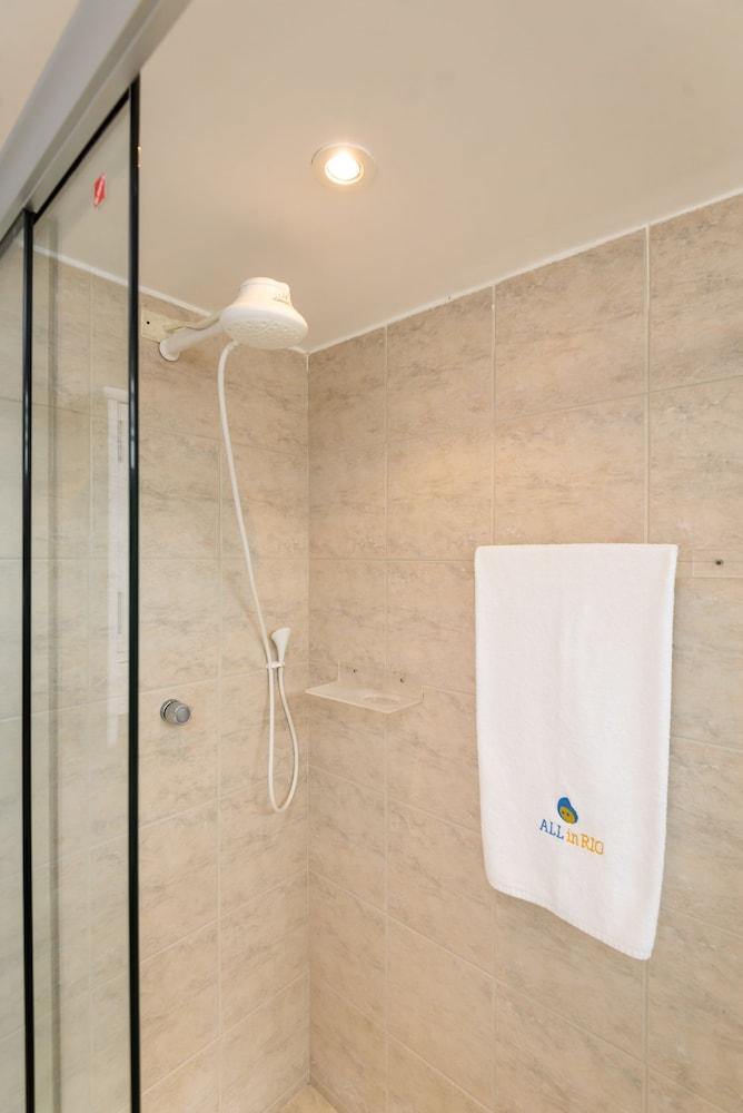 أول إن ريو إكسيلنت كوستو بينيفيسيو حمام