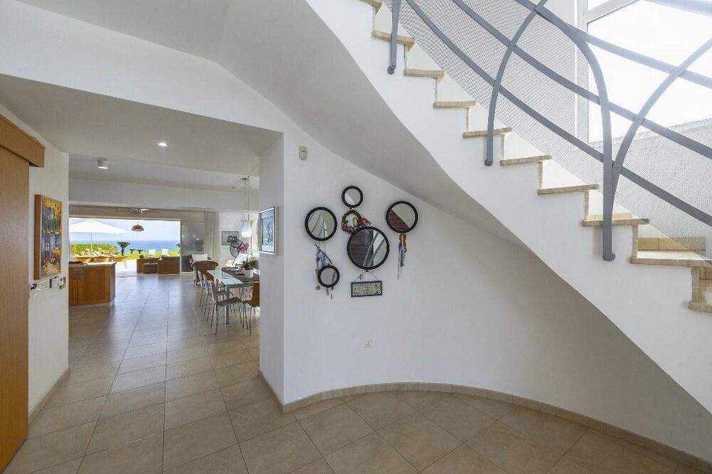 Protaras Beachfront Villa Pietra Interior