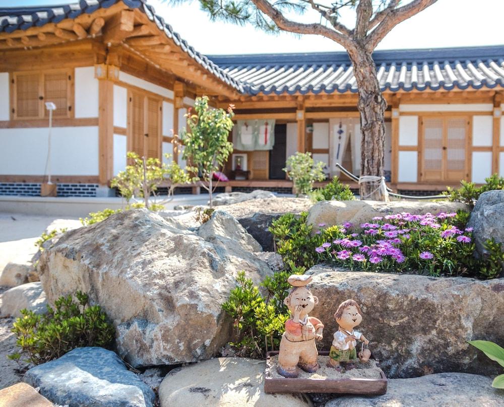 Gyeongju Hanok1st Property Grounds