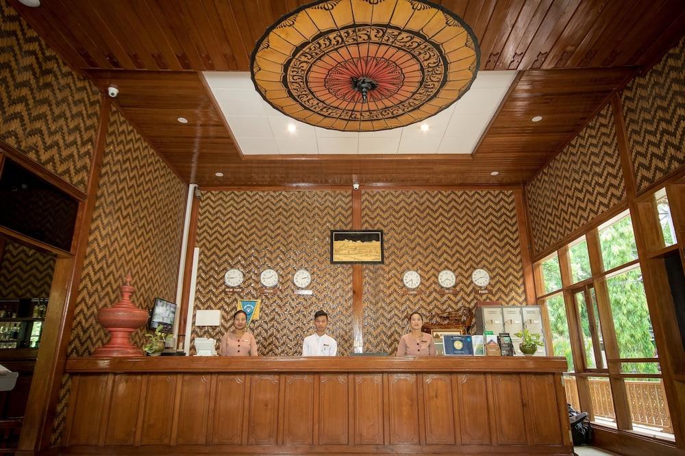 Ruby True Hotel Reception
