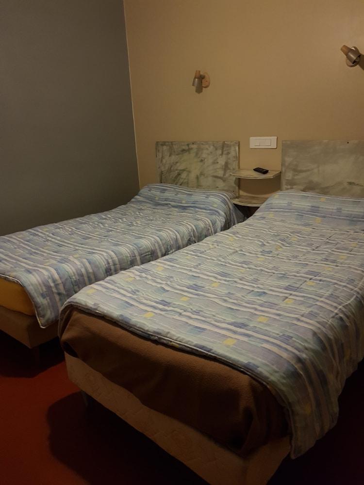 Le Chemin Neuf Room