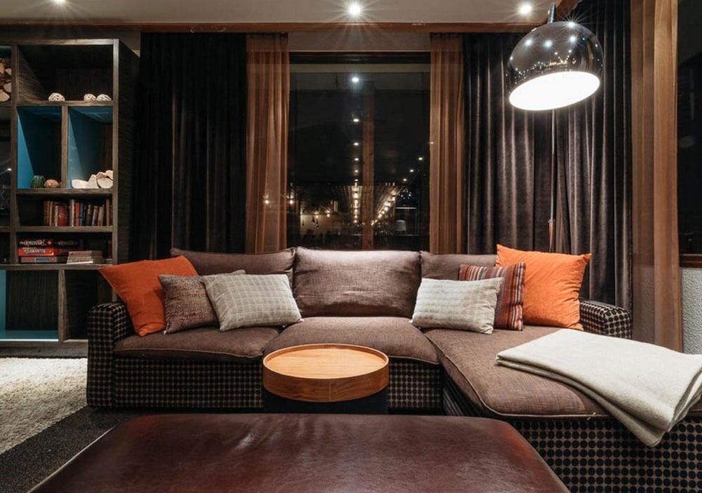 لانجلي أوتيل لو بوتي برنس منطقة الجلوس في الردهة