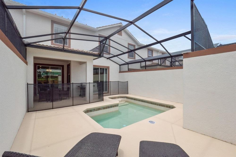 4 بد روم 3 باث روم تاون هوم إن تشامبيونز جايت حمام سباحة مكشوف