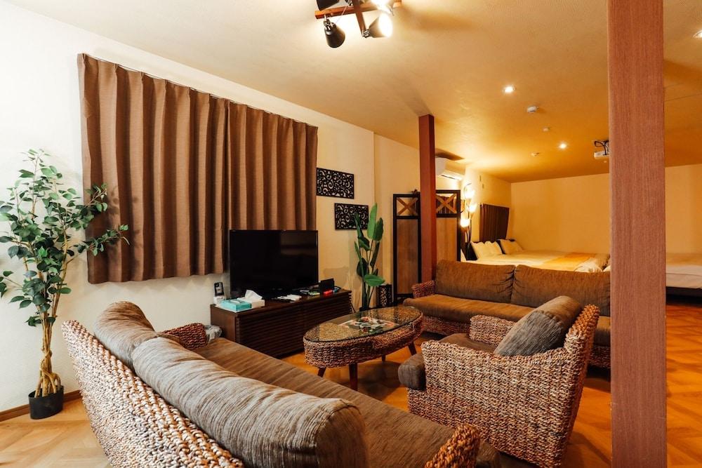 كولور نيبونباشي كورومون الصورة الأساسية