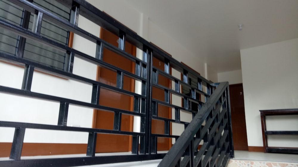 جاي في هافن بنسيون داخلي