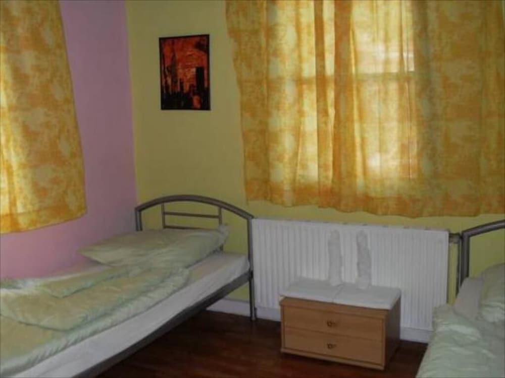 Belle Vue Room