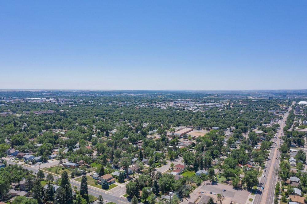 4 بد روم ماونتن فيو ويذ فايربيت آند بينج بونج منظر من الجو