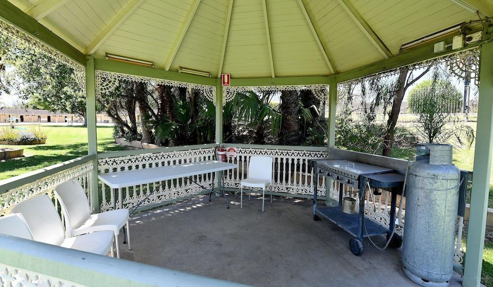 بورك آند ويلز موتور إن منطقة شواء/نزهات