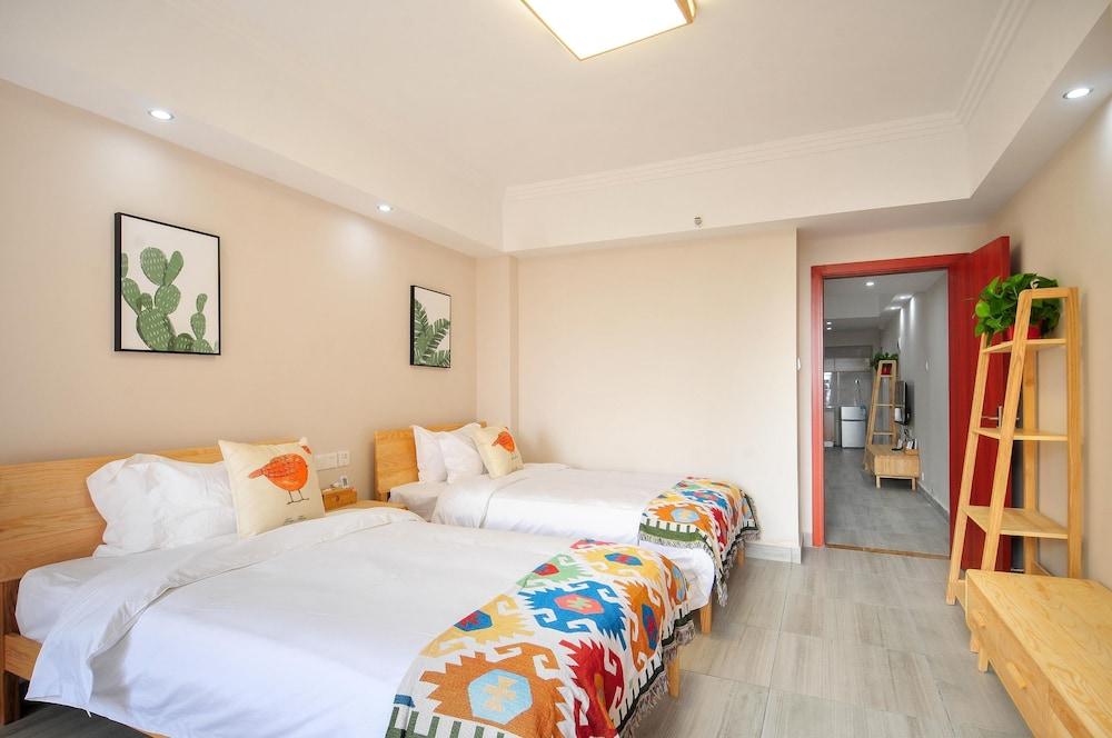 سانيا كايرولاي سي فيو هوليداي هوتل غرفة