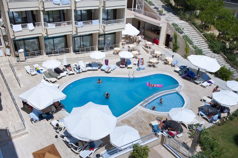 سيدين سويت بارك هوتل حمام سباحة مكشوف