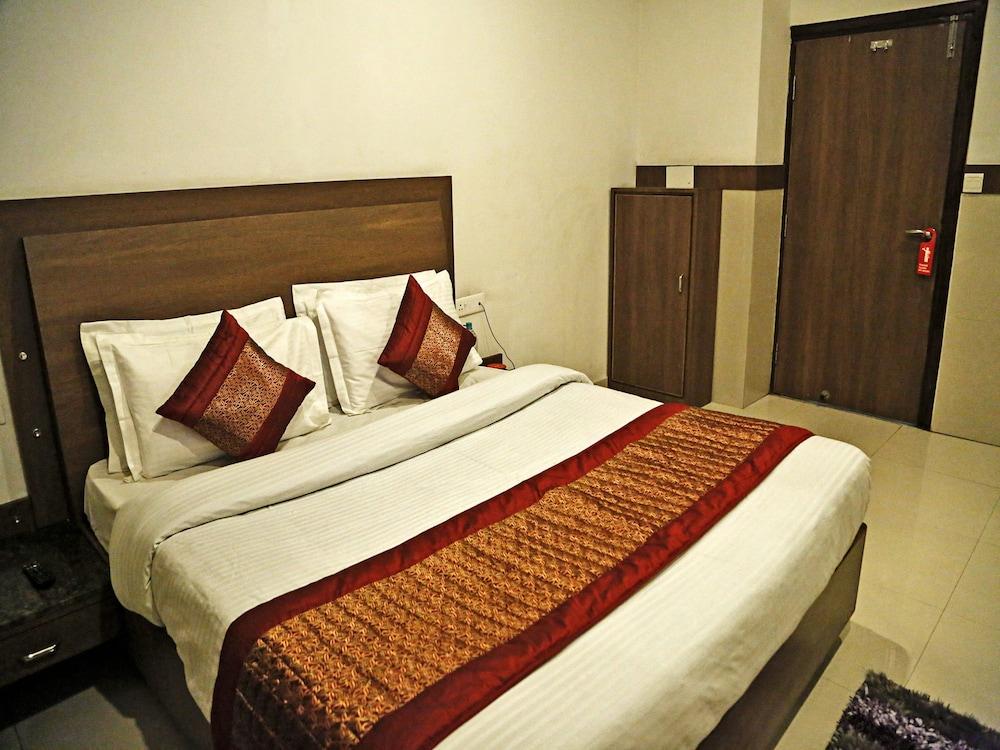 OYO 4302 Hotel Imperial Lodge