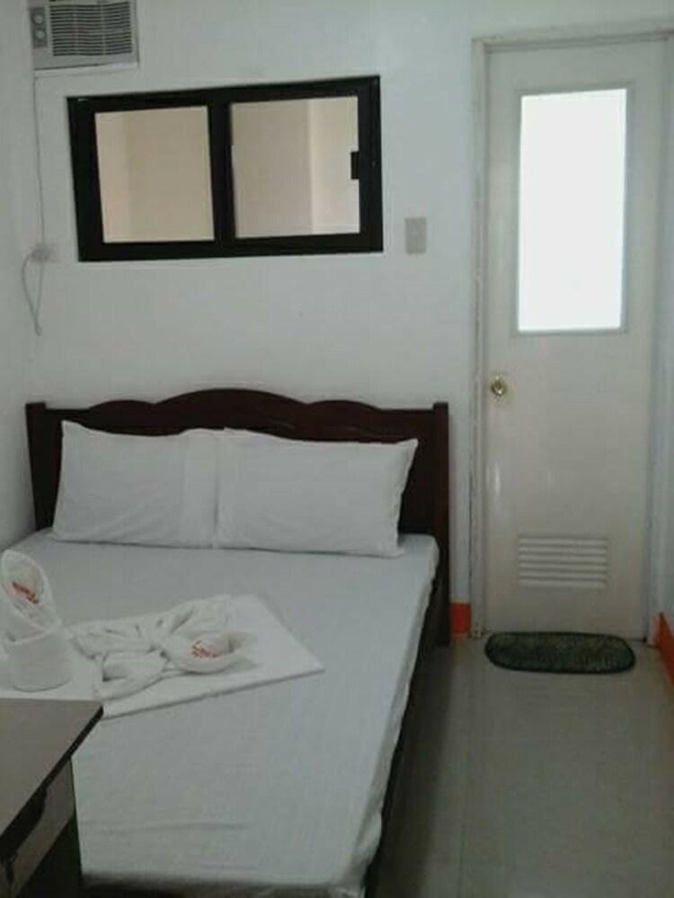 لان بليس بنسيون هاوس غرفة