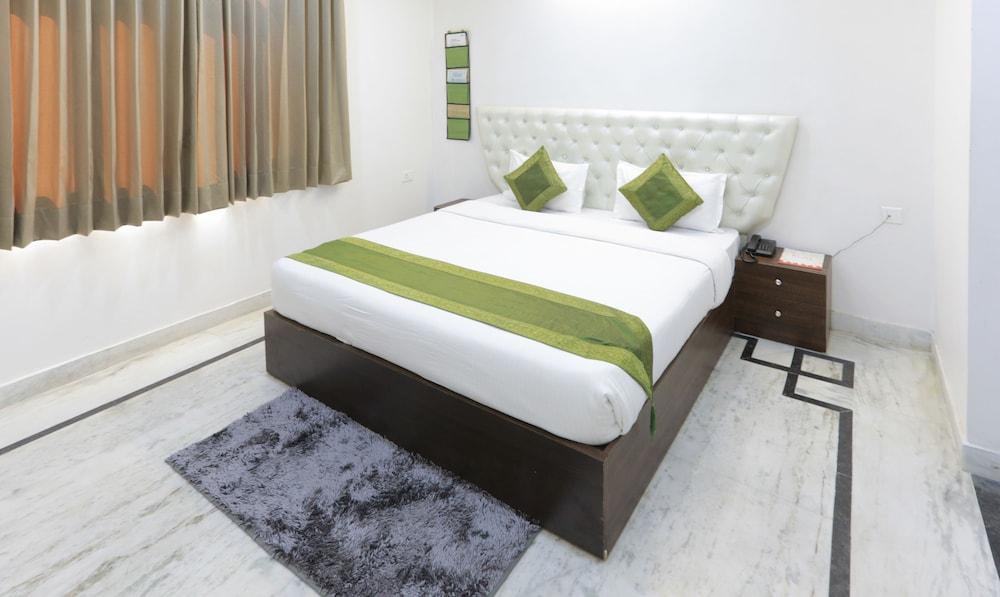 Treebo The Leaf Gomti Nagar Room
