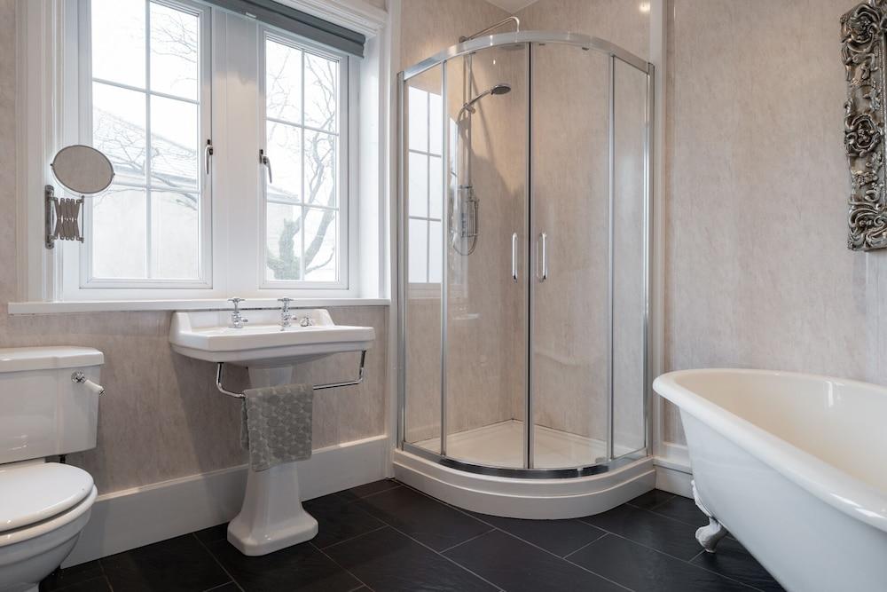 The Oratory Bathroom