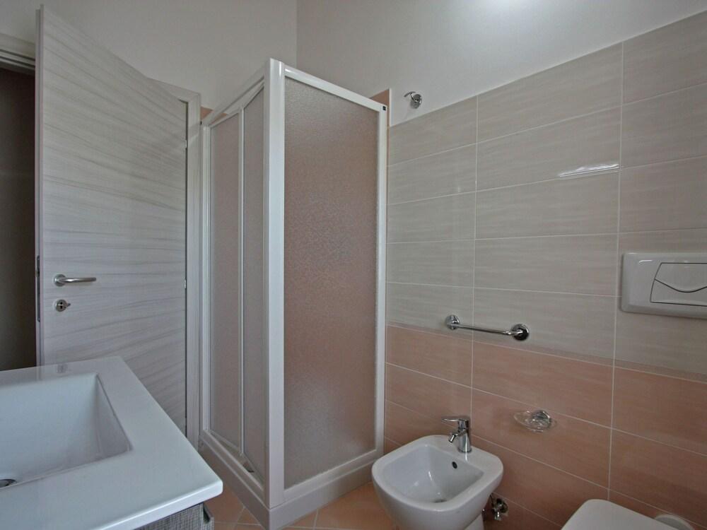 Spacious Villa in Fossombrone With Private Pool Bathroom