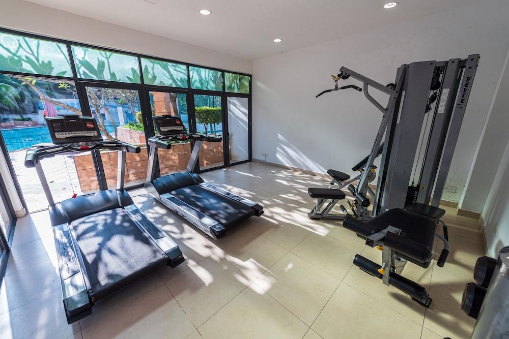 سبيشوس ثري بد روم كوندو سيبرجايا صالة الألعاب الرياضية