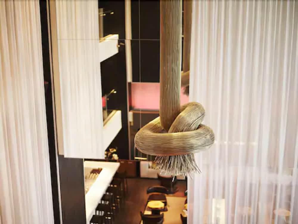 لو جيرماين هوتل مايبل ليف سكوير الردهة