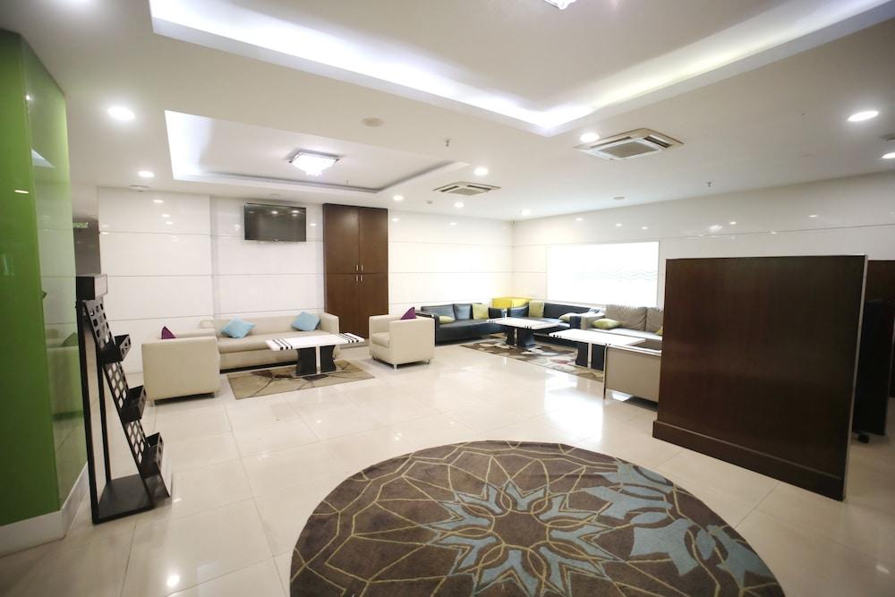 ذا بايك سوراج بلازا فيج هوتل، ثان الردهة