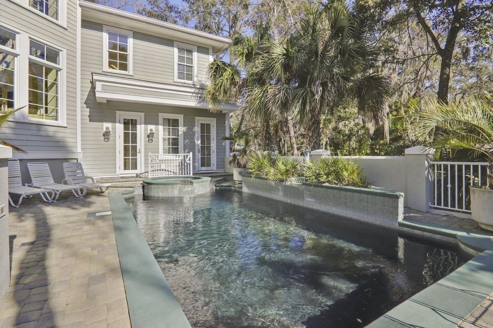 Egret 5 Outdoor Pool