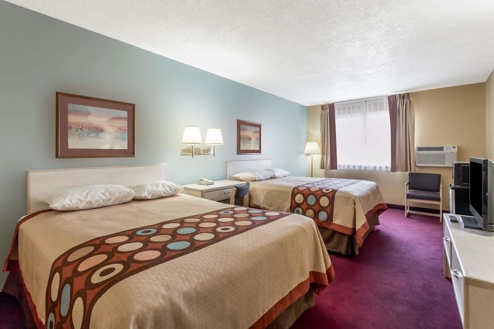 Super 8 by Wyndham Nephi Room