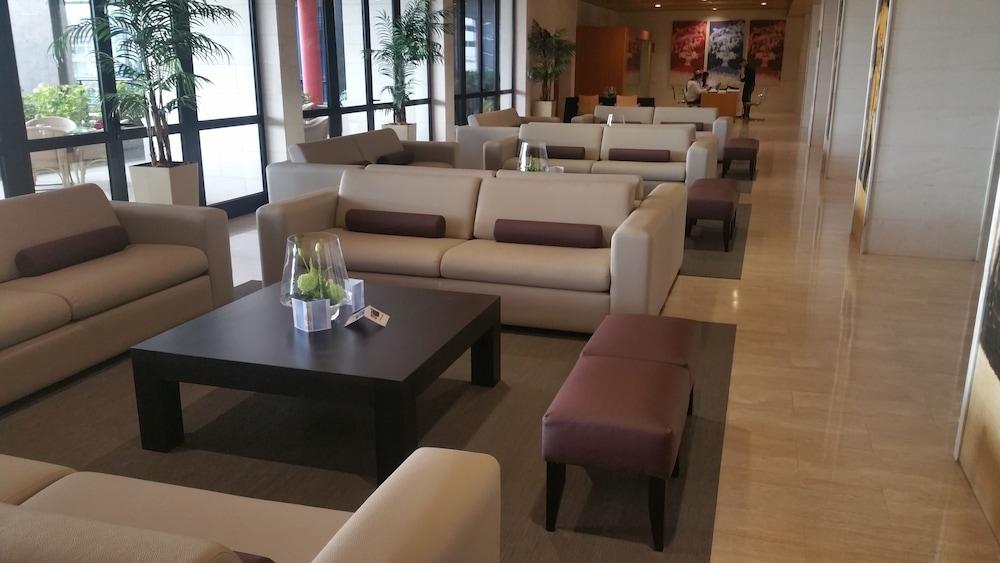 Hotel Escuela Santa Cruz Lobby Sitting Area