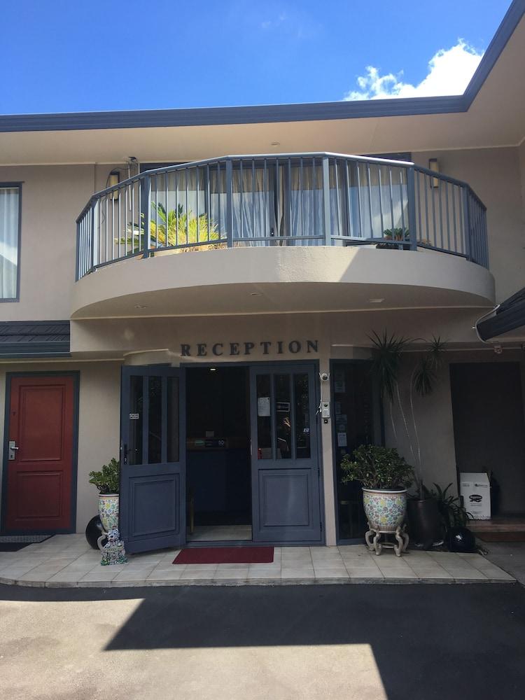 كورنوول بارك موتور إن