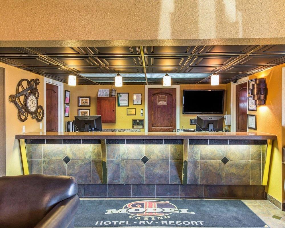 كواليتي إن وينرموكا - مودل تي كازينو الردهة