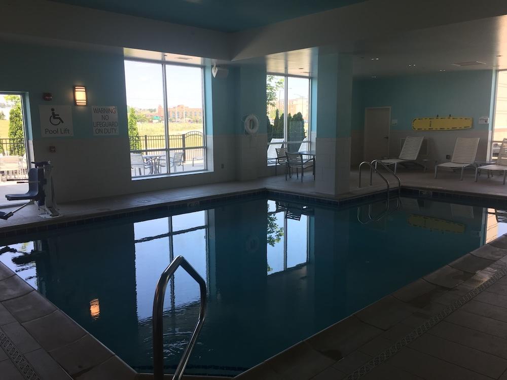 هوليداي إن سينسيناتي إن - ويست تشيستر بي آيتش جي حمام سباحة مغطى