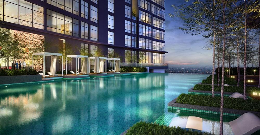 روبرتسون سويتس بكيت بينتانج كاي إل سي سي حمام سباحة مكشوف