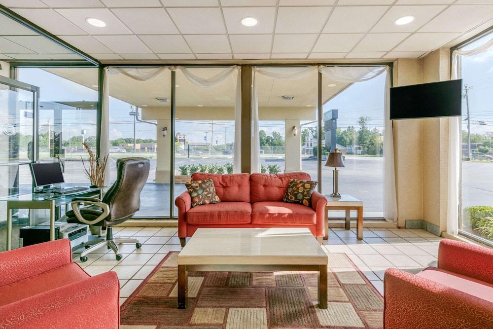 كواليتي إن مانشستر نير أرنل او فاف بي الردهة