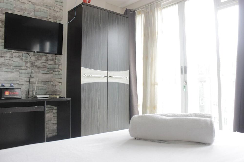 Bright & Trendy 1BR Gateway Pasteur Apartment near Exit Toll Exterior