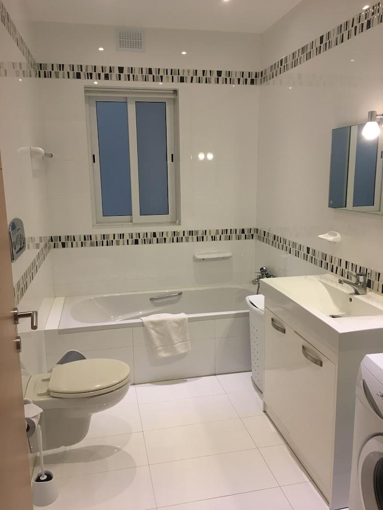 Find the Perfect Spot in the Most Desirable Place in Gozo Bathroom