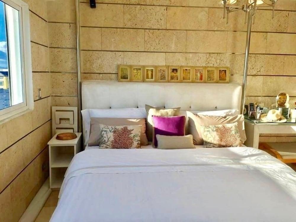 2BR Apt Naco at Torre Kensington by ASVR Room