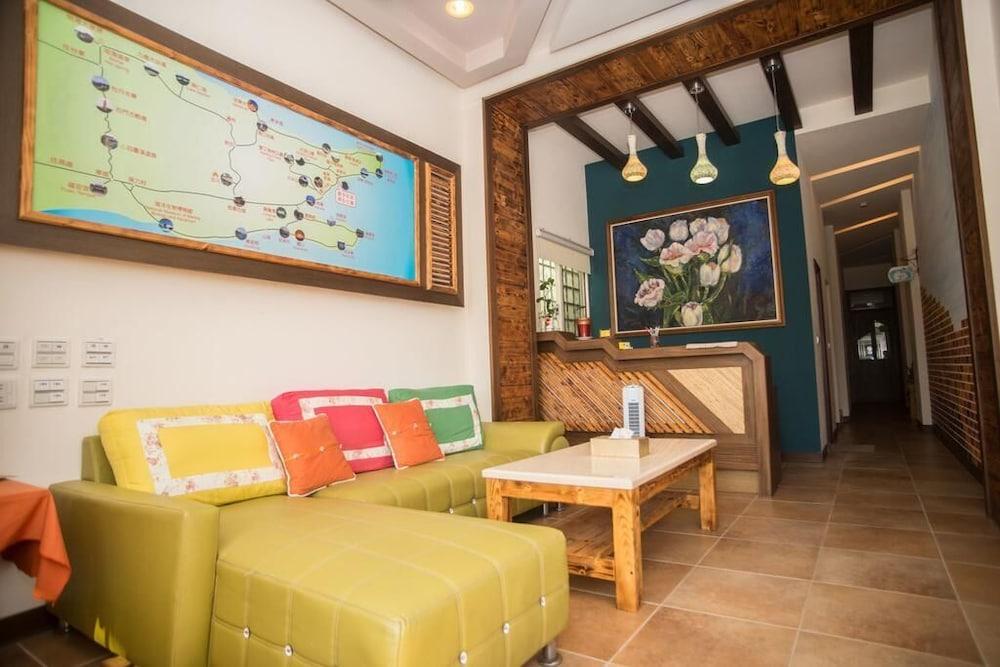 Xing Yu Inn Lobby Sitting Area