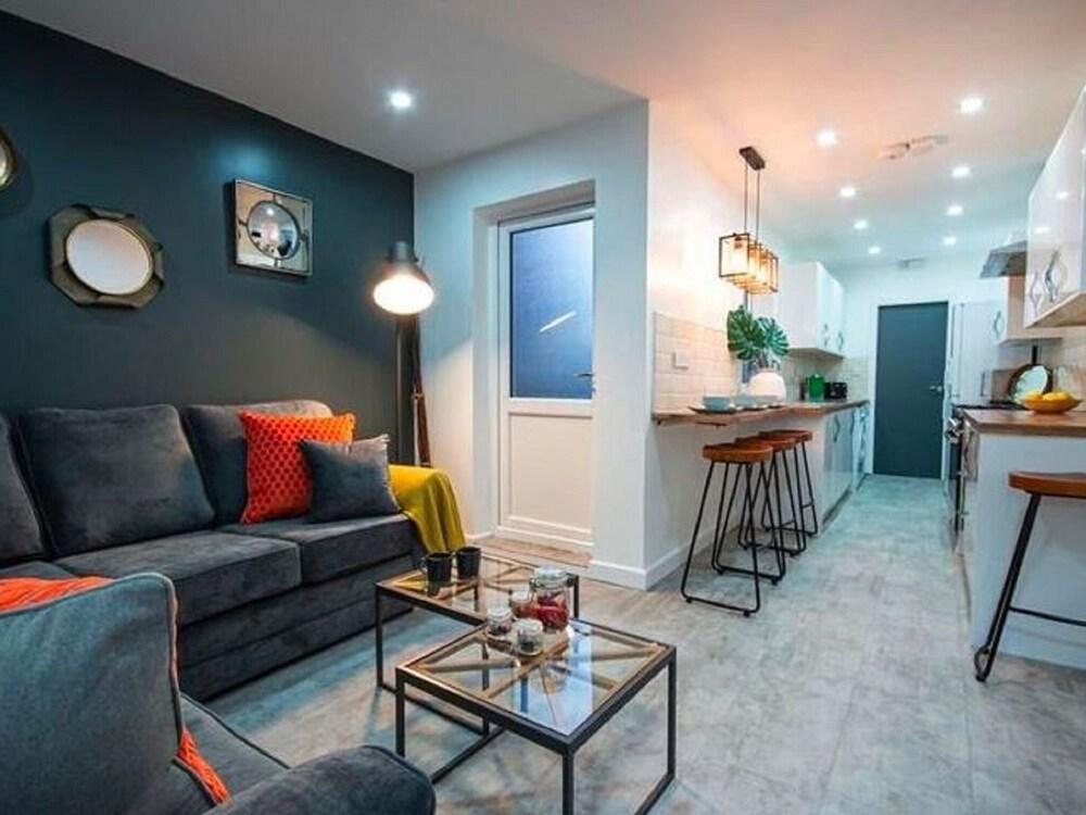 كونتيمبوراري هوليداي هوم إن كوفنتري نير فارجو فيليدج غرفة معيشة