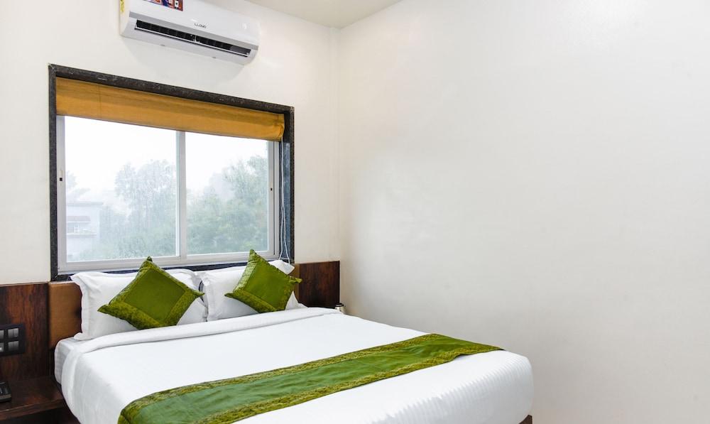 Treebo Malhaar Regency Room
