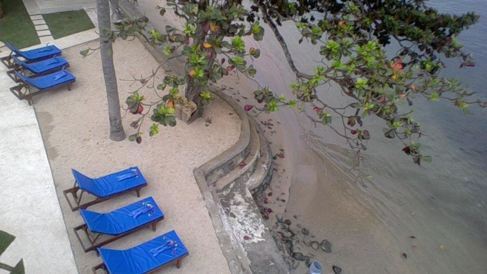 ذا بليس بيتش بنجالوز منظر من الجو