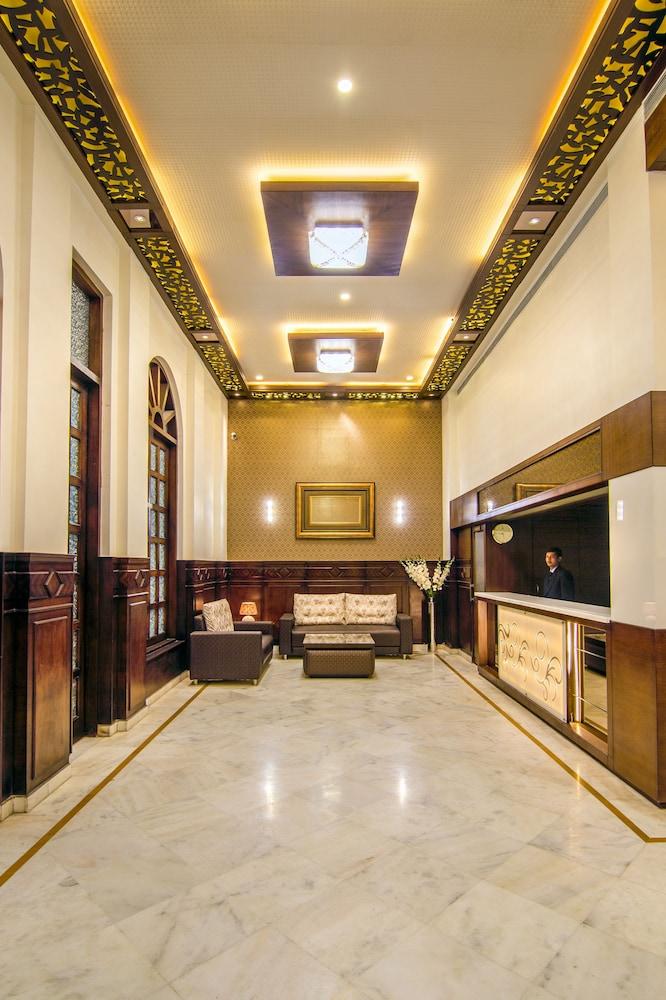 هوتل أبهيناندان منطقة الاستقبال