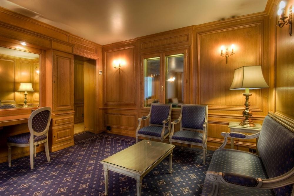 هوتل بودلير أوبرا داخلي