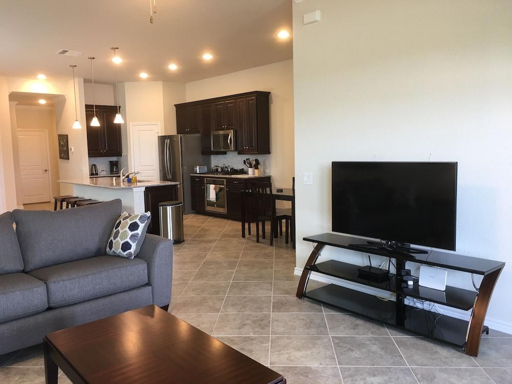 ليك فرونت هاوس 4 بد روم 2 بريكفاست إن وست هوستن تفاصيل الفندق من الداخل