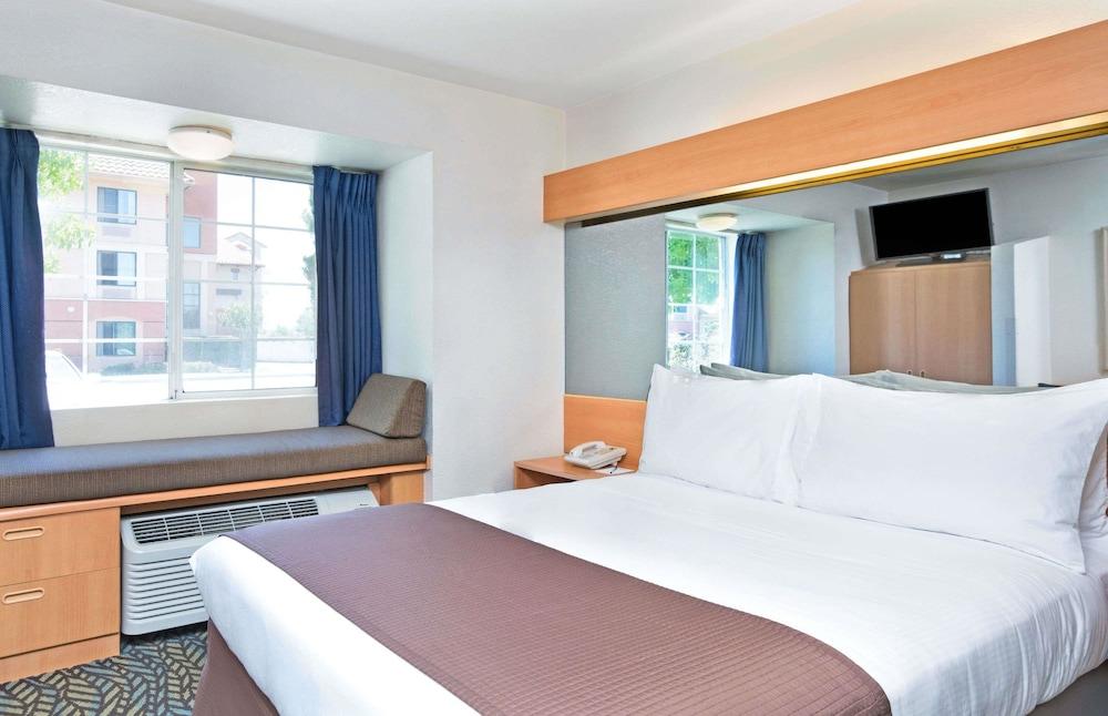 مكروتل إن آند سويتس باي ويندام مورجان... غرفة